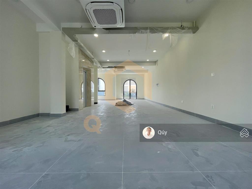 Tòa nhà "mới  căn góc" nguyễn văn kỉnh 10m*20m, hầm, 4 tầng, thang máy, 80 triệu/tháng