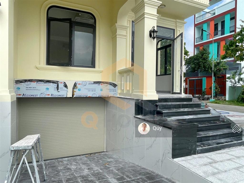 Tòa nhà "mới  căn góc" nguyễn văn kỉnh 10m*20m, hầm, 4 tầng, thang máy, 80 triệu/tháng