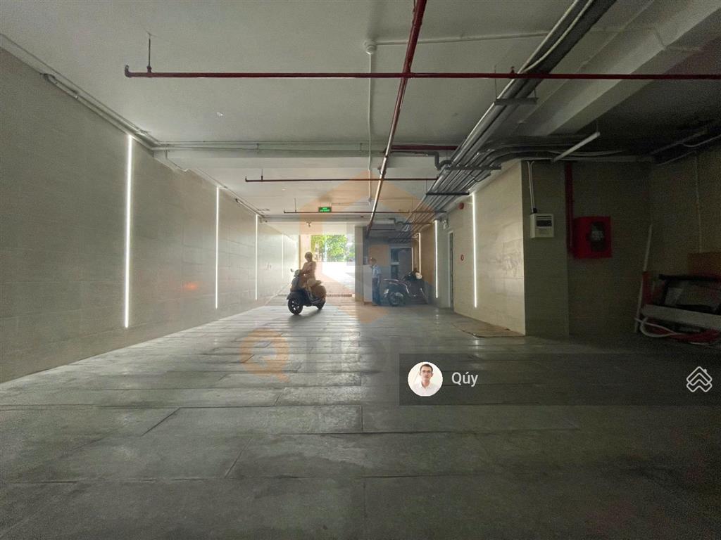 Cho thuê tòa nhà "mới" 1000m2 nguyễn văn kỉnh 8m*20m hầm 7 tầng suốt, thang máy, 155 triệu/tháng