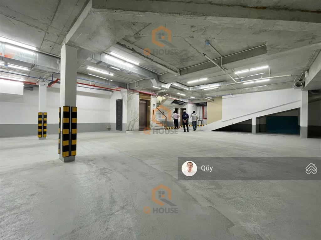 Tòa nhà văn phòng "mới" ngay nguyễn văn kỉnh 16*20m, hầm, 6 tầng suốt, thang máy, 300 triệu/tháng