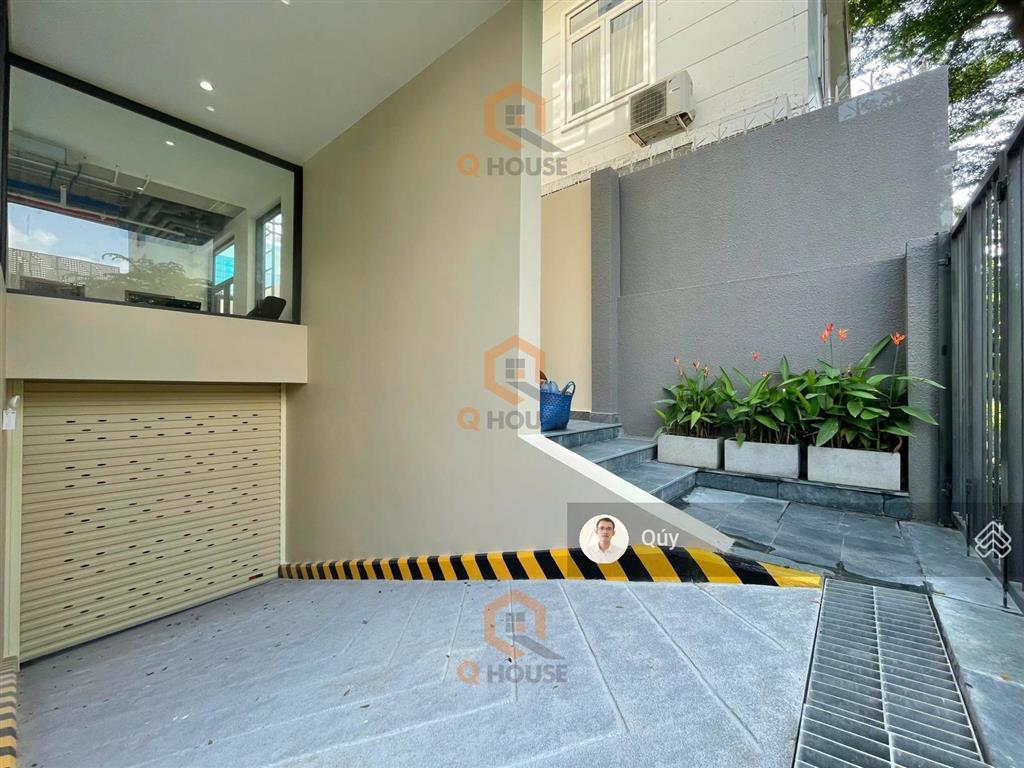 Tòa nhà văn phòng "mới" ngay nguyễn văn kỉnh 16*20m, hầm, 6 tầng suốt, thang máy, 300 triệu/tháng