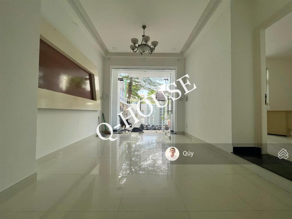 Cho thuê nhà mặt tiền đường trương văn bang 8m*20m, hầm, 4 tầng rộng rãi, chỉ 72 triệu/tháng