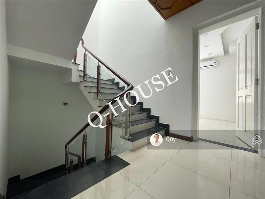 Cho thuê nhà mặt tiền đường trương văn bang 8m*20m, hầm, 4 tầng rộng rãi, chỉ 72 triệu/tháng