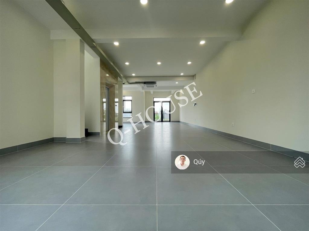 Tòa nhà văn phòng "mới  căn góc" nguyễn văn kỉnh 10m*20m, hầm, 4 tầng, thang máy, 99 triệu/tháng