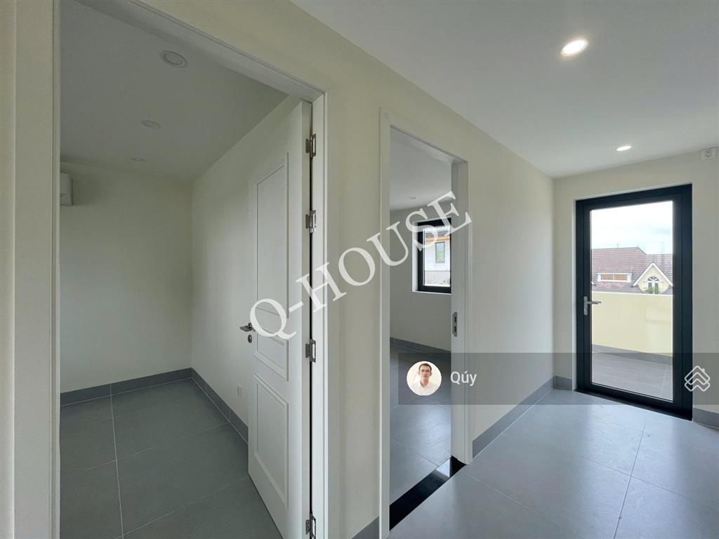 Tòa nhà văn phòng "mới  căn góc" nguyễn văn kỉnh 10m*20m, hầm, 4 tầng, thang máy, 99 triệu/tháng