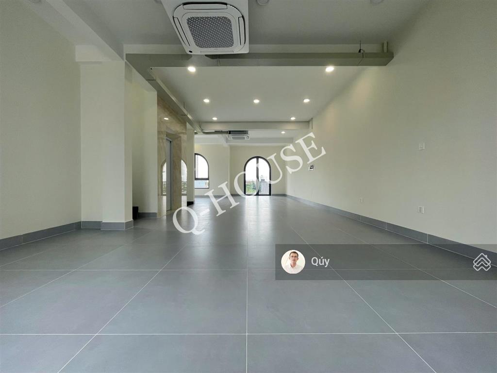 Tòa nhà văn phòng "mới  căn góc" nguyễn văn kỉnh 10m*20m, hầm, 4 tầng, thang máy, 99 triệu/tháng