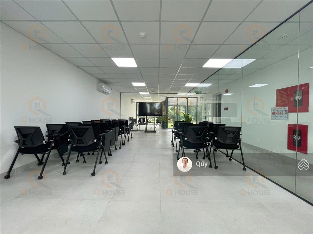 Cho thuê tòa nhà "mới" sd 1000m2 nguyễn văn kỉnh 8m*20m hầm 7 tầng suốt, thang máy, 150 triệu/tháng