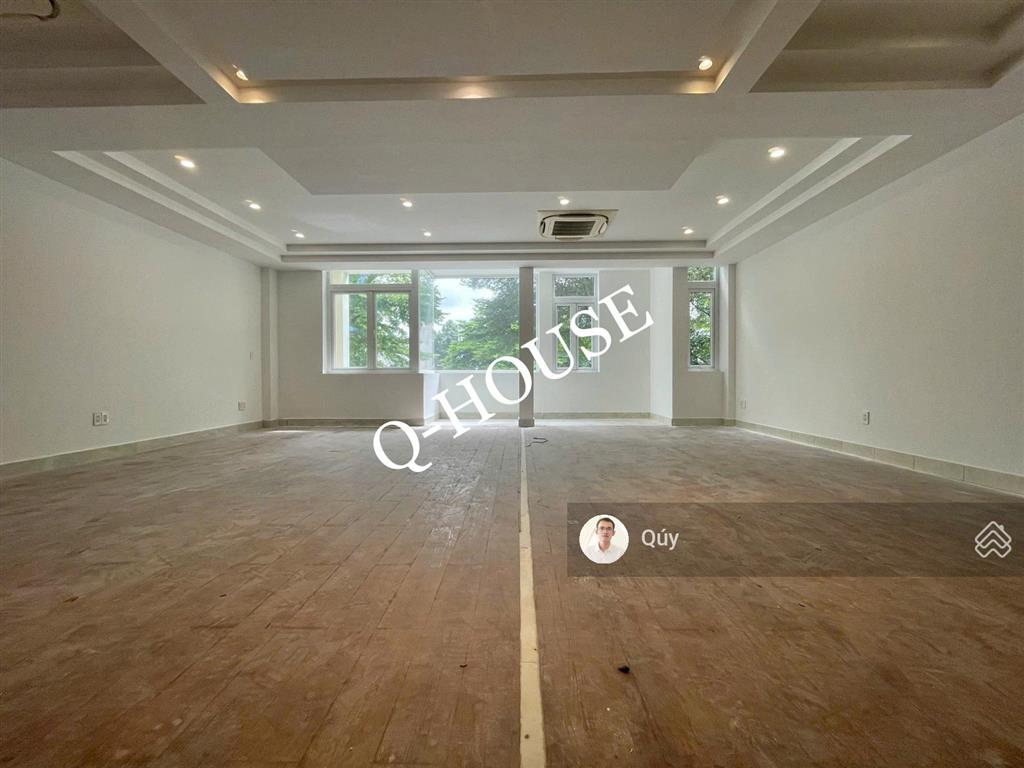 Tòa nhà mặt tiền trương văn bang 8m*20m, hầm, 4 tầng, thang máy, 95 triệu/tháng
