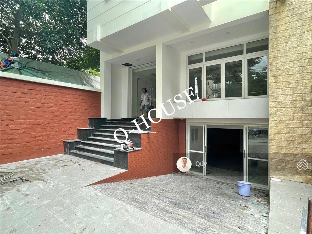 Tòa nhà mặt tiền trương văn bang 8m*20m, hầm, 4 tầng, thang máy, 95 triệu/tháng