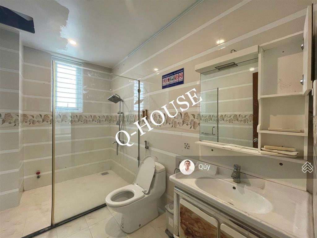 Tòa nhà mặt tiền trương văn bang 8m*20m, hầm, 4 tầng, thang máy, 95 triệu/tháng