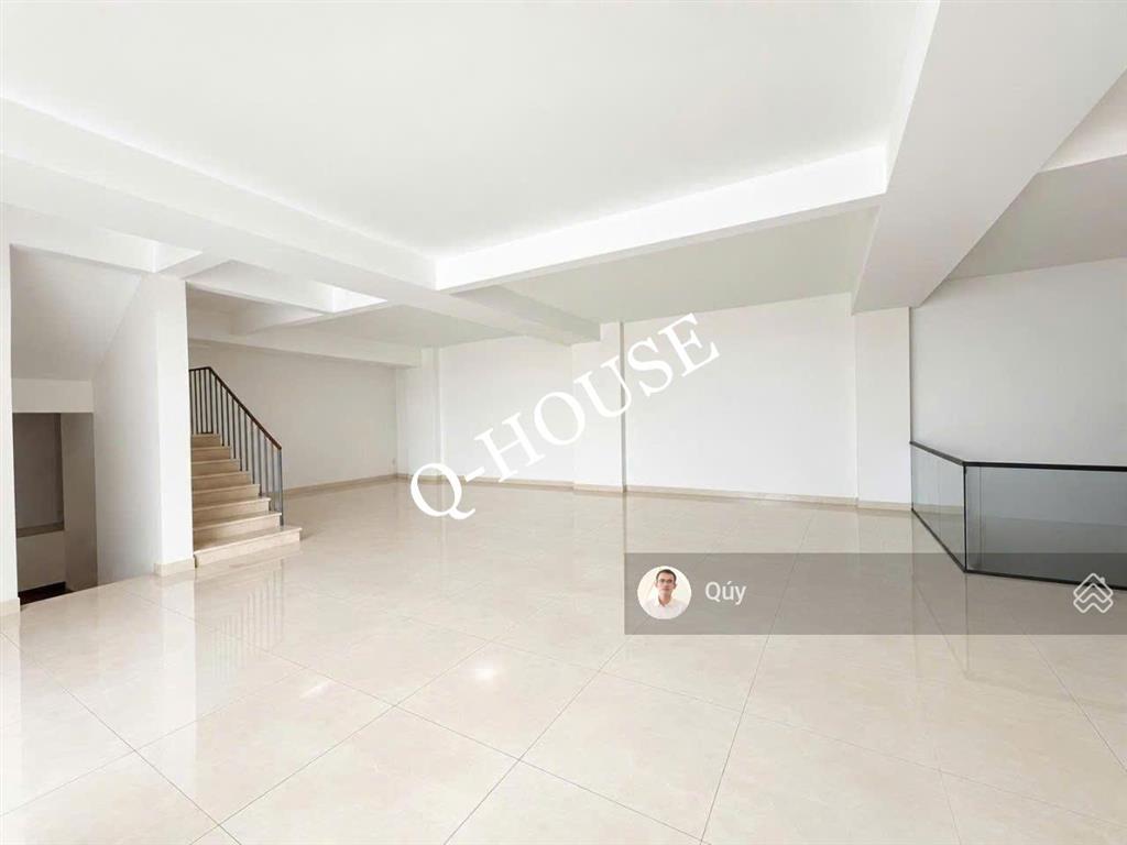 Tòa nhà "căn góc" gần lương đình của 10m*16m, hầm, 5 tầng suốt, thang máy, 170 triệu/tháng