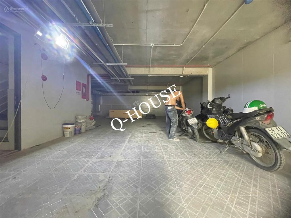 Tòa nhà "mới" ngay nguyễn văn kỉnh  thạnh mỹ lợi 8m*20m hầm 7 tầng suốt thang máy, 170 triệu/tháng