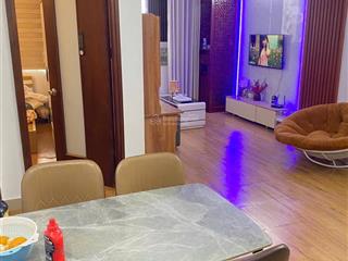 Gia đình chuyển xuống nhà đất nên cần bán căn 2pn đầy đủ nội thất, đã có sổ ở hồng hà eco city