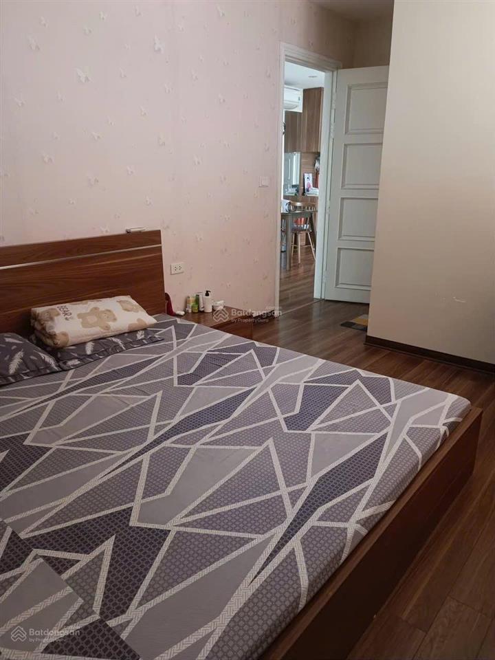 Chính chủ bán căn 3pn giá chỉ 5,8 tỷ đầy đủ nội thất làm rất tâm huyết tỉ mỉ. nhà đã có sổ.