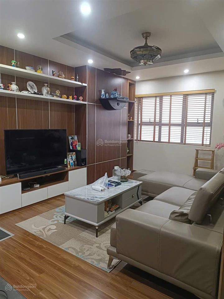 Chính chủ bán căn 3pn giá chỉ 5,8 tỷ đầy đủ nội thất làm rất tâm huyết tỉ mỉ. nhà đã có sổ.
