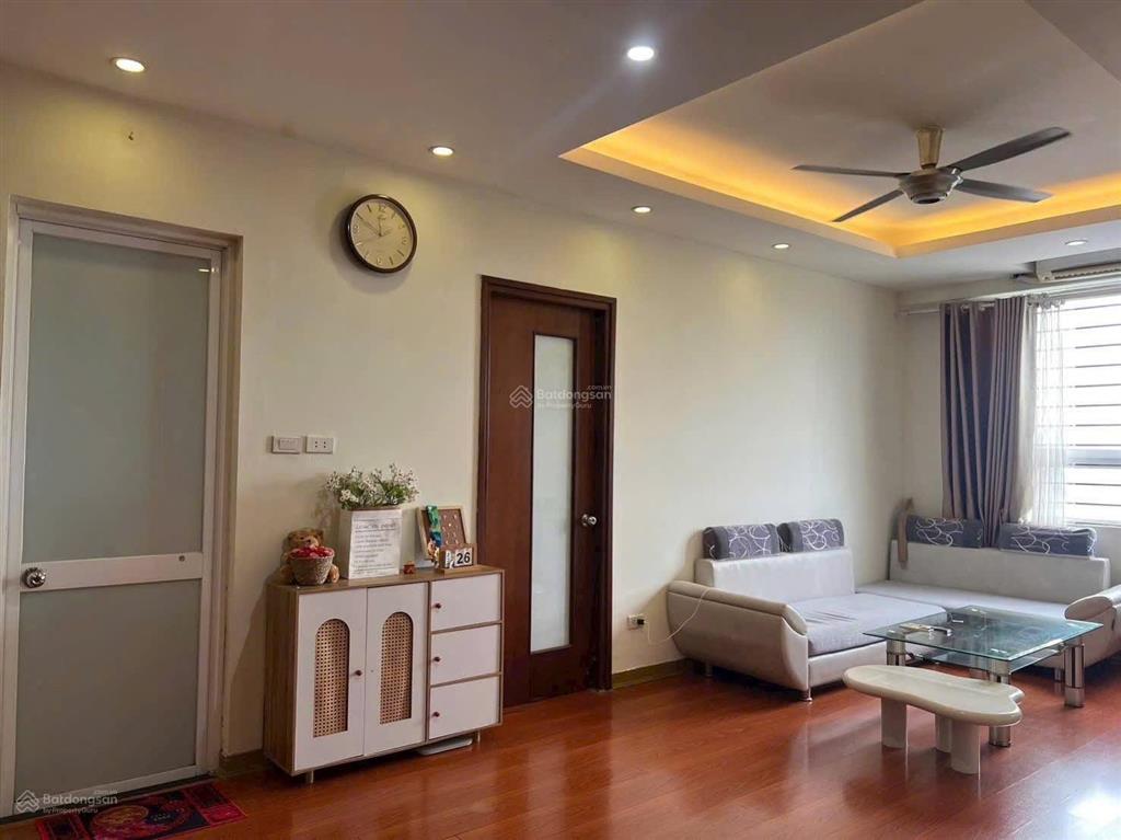 Chính chủ giảm giá cần bán căn 2pn  2vs đầy đủ nội thất, sổ đỏ cc ở kđt hồng hà eco