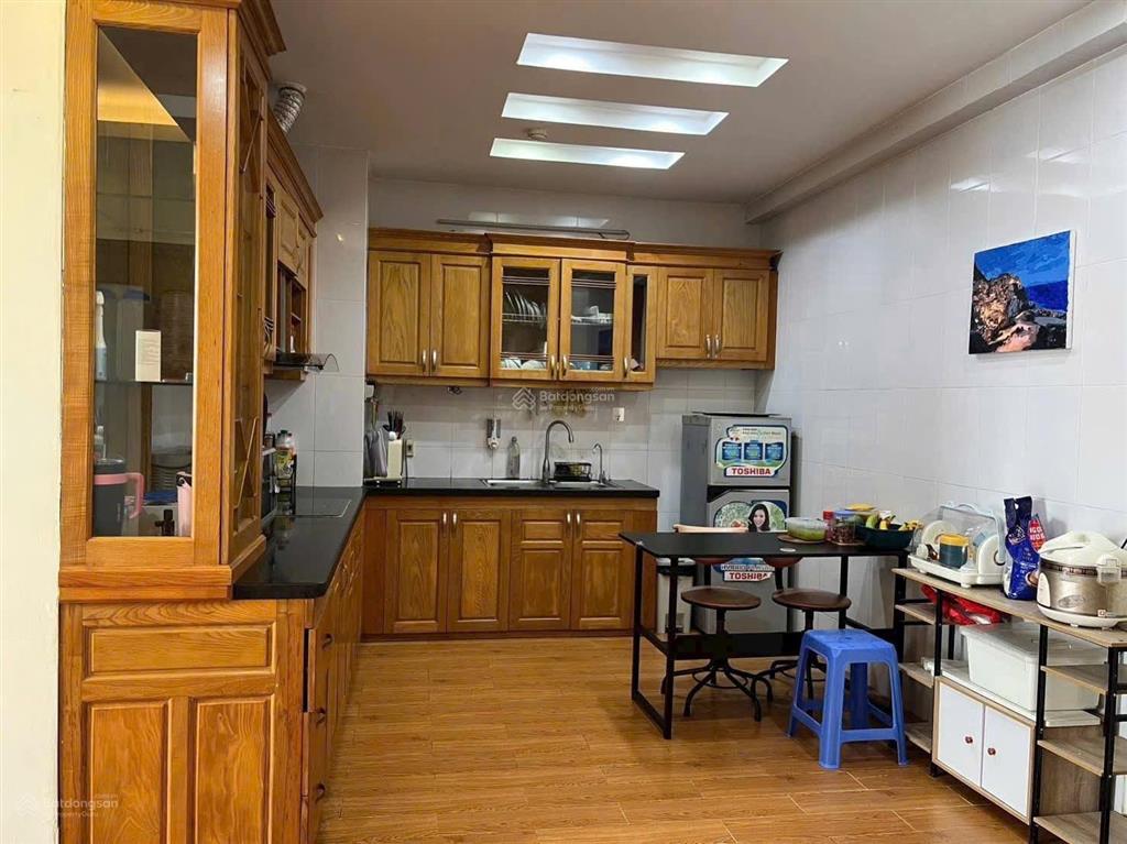 Chính chủ giảm giá cần bán căn 2pn  2vs đầy đủ nội thất, sổ đỏ cc ở kđt hồng hà eco