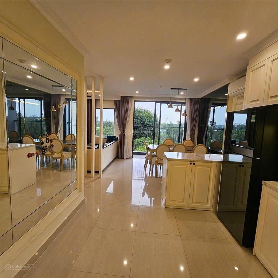 Chủ bán gấp 3pn 81m2  giá chỉ 3.7 tỷ  sổ sẵn, hướng đông nam  vinhomes grand park
