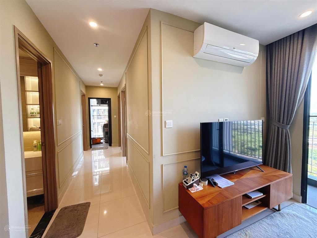 Giá rất tốt luôn ạ 3pn hướng đông nam chỉ 3,6 tỷ, full nội thất cao cấp, đã có sổ hồng
