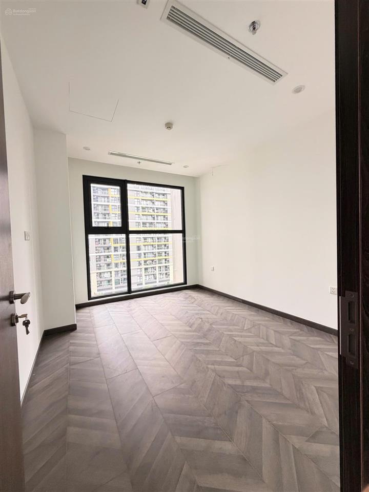 The beverly 1pn+ 54m2 đẹp luôn anh chị ạ, chỉ 3tỷ080 sổ hồng sẵn, hướng đông nam
