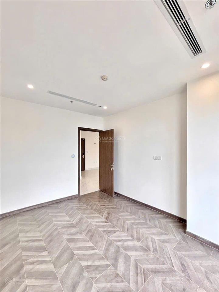 The beverly 1pn+ 54m2 đẹp luôn anh chị ạ, chỉ 3tỷ080 sổ hồng sẵn, hướng đông nam