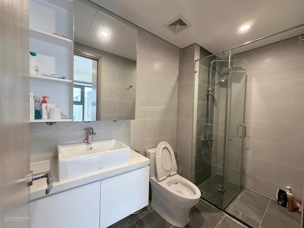 Siêu rẻ luôn ạ 2pn + 69m2 full nội thất cao cấp, chỉ 3 tỷ sổ hồng sẵn, bên s2 rainbow