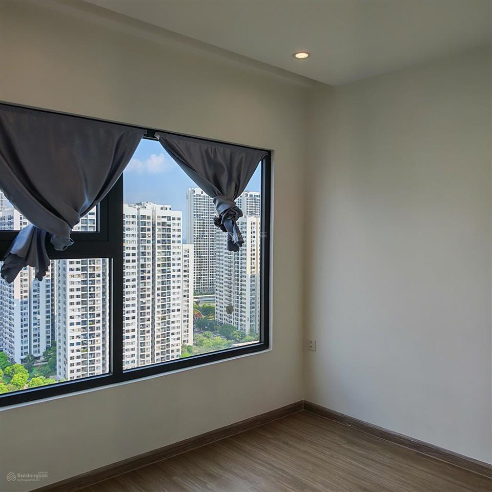 Bán 2pn 2wc origami, hướng đông nam view rất thoáng, giá chỉ 2,8 tỷ sổ hồng sẵn ạ