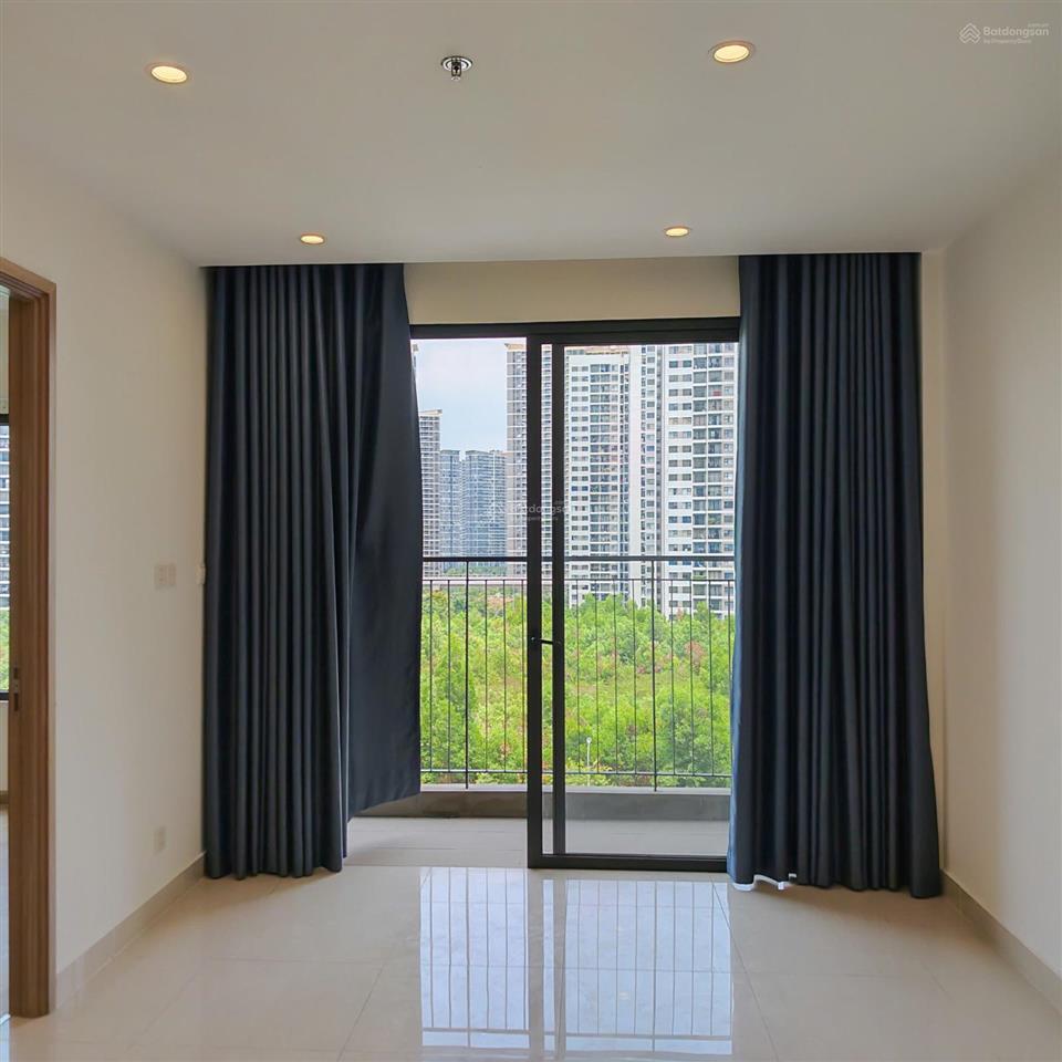 Bán 2pn 2wc origami, hướng đông nam view rất thoáng, giá chỉ 2,8 tỷ sổ hồng sẵn ạ