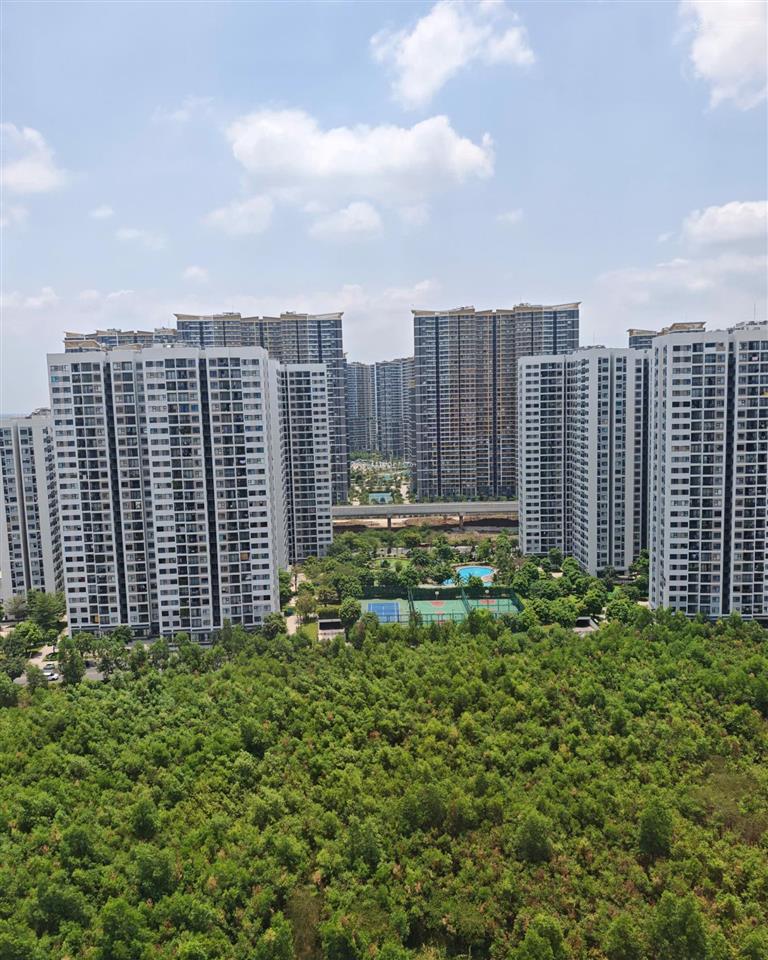 Bán 2pn 2wc origami, hướng đông nam view rất thoáng, giá chỉ 2,8 tỷ sổ hồng sẵn ạ