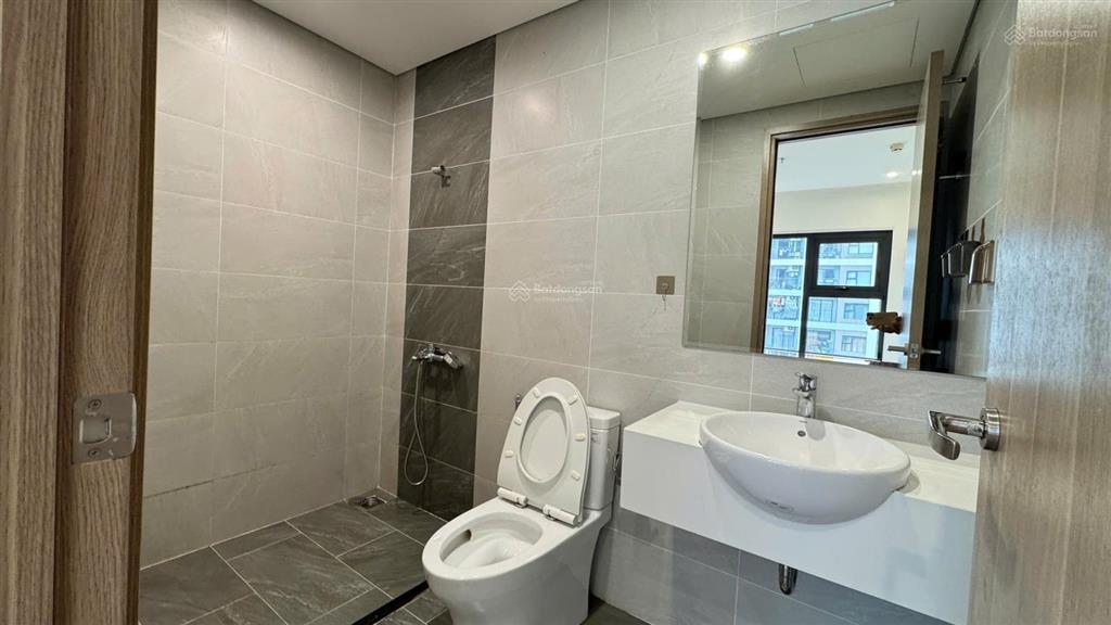 Bán 2pn s6 origami tầng 12 view đẹp, sổ hồng sẵn, chỉ 2.7 tỷ ạ