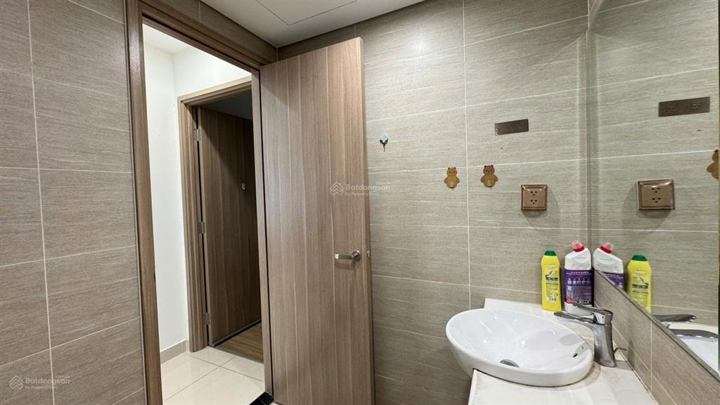 Bán 2pn s6 origami tầng 12 view đẹp, sổ hồng sẵn, chỉ 2.7 tỷ ạ