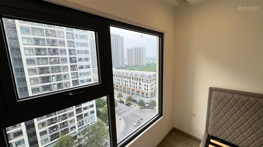 Bán 2pn s6 origami tầng 12 view đẹp, sổ hồng sẵn, chỉ 2.7 tỷ ạ