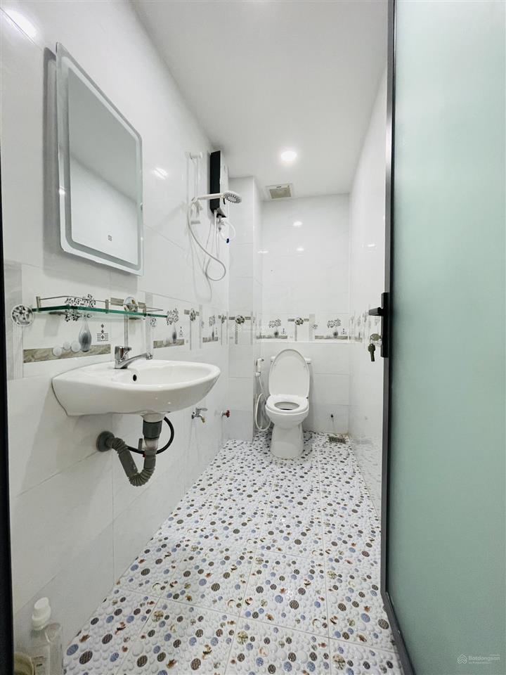 Nhà đường 49, hiệp bình chánh, thủ đức, hẻm xe hơi, có phòng ngủ ở tầng trệt