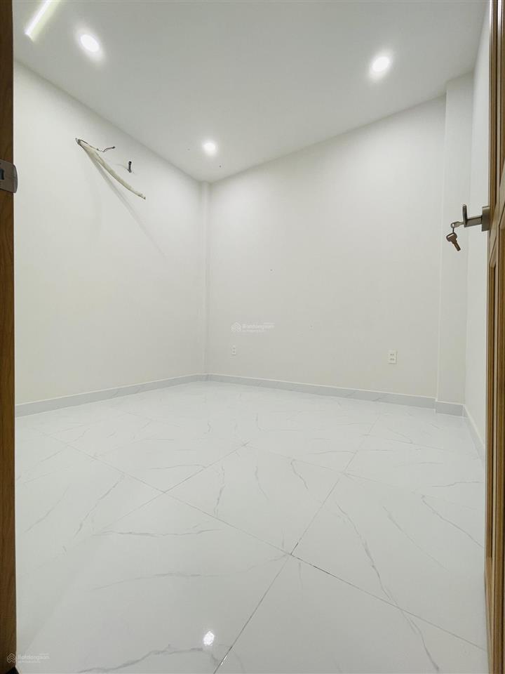 Nhà đường 49, hiệp bình chánh, thủ đức, hẻm xe hơi, có phòng ngủ ở tầng trệt
