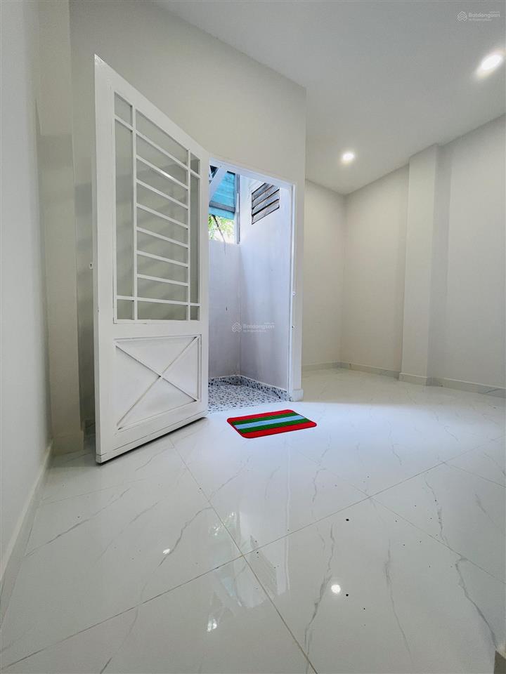 Nhà đường 49, hiệp bình chánh, thủ đức, hẻm xe hơi, có phòng ngủ ở tầng trệt