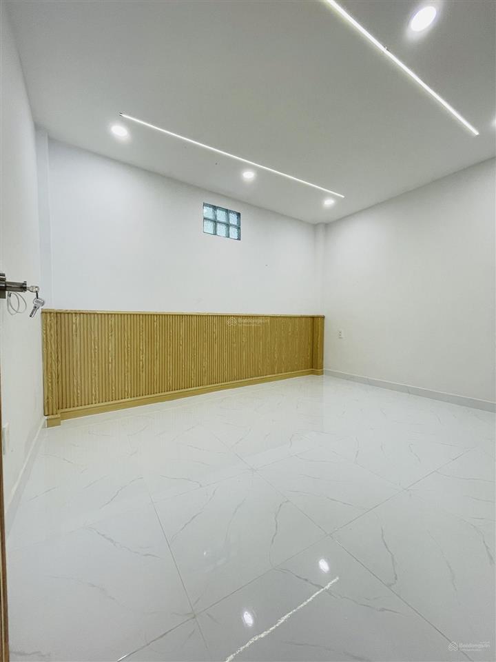 Nhà đường 49, hiệp bình chánh, thủ đức, hẻm xe hơi, có phòng ngủ ở tầng trệt