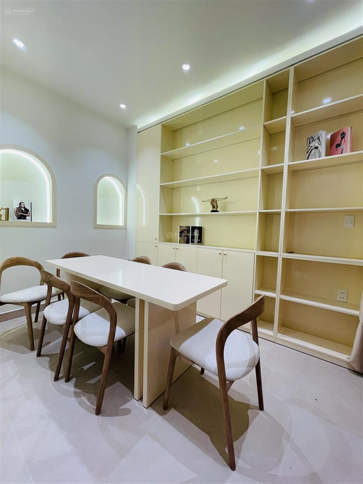 Cho thuê nhà nguyên căn q3 đẹp full nội thất sang trọng đẳng sờ cấp  giáp quận 1