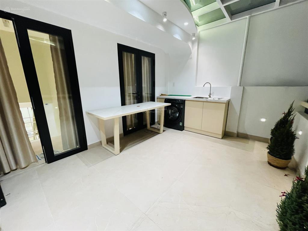 Cho thuê nhà nguyên căn q3 đẹp full nội thất sang trọng đẳng sờ cấp  giáp quận 1