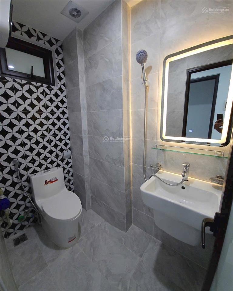 Bán nhà dòng tiền giá rẻ lạc long quân