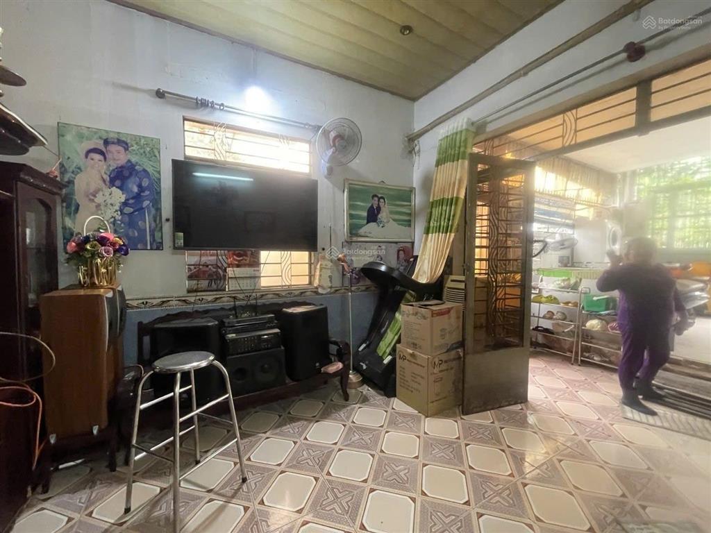 Bán nhà cấp 4 hẻm xe hơi gần phạm văn đồng, hẻm 6 mét xe hơi đậu thoải mái