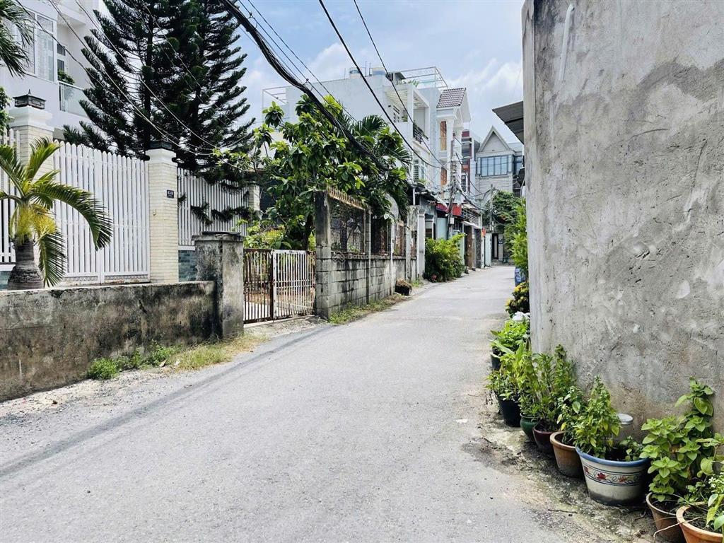 Bán nhà cấp 4 hẻm xe hơi gần phạm văn đồng, hẻm 6 mét xe hơi đậu thoải mái