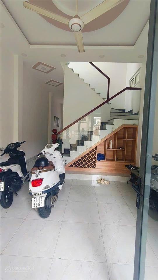 Bán nhà 3 tầng ngay chợ thủ đức  nhà kiên cố, tương lai ra đường 20 mét