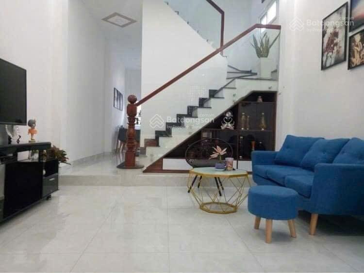 Bán nhà 3 tầng ngay chợ thủ đức  nhà kiên cố, tương lai ra đường 20 mét