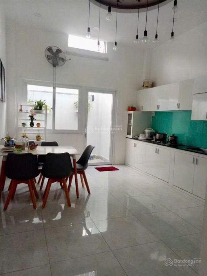 Bán nhà 3 tầng ngay chợ thủ đức  nhà kiên cố, tương lai ra đường 20 mét