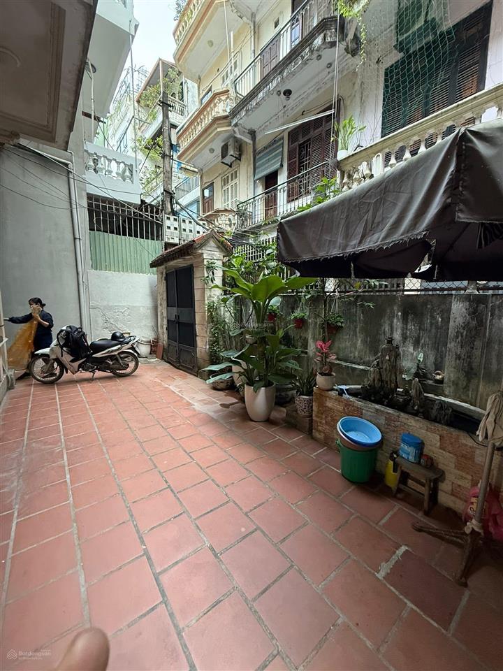 Bán đất tặng nhà phố cầu giấy, vị trí độc tôn. 15m ra ôtô tránh, dt145m2 sổ vuông, giá 3x tỷ nhỏ xí