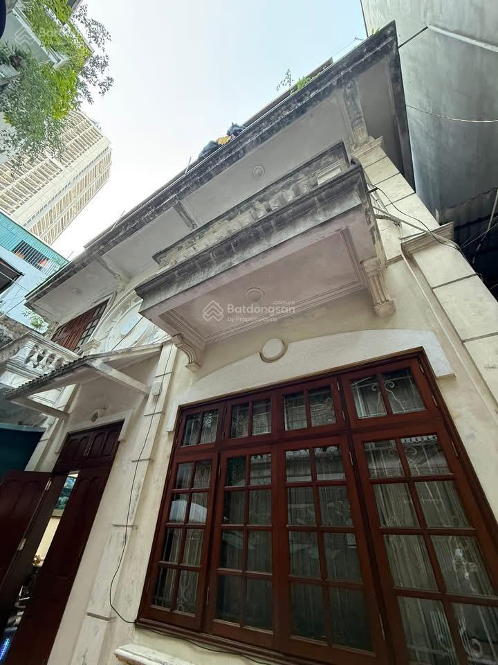 Bán đất tặng nhà phố cầu giấy, vị trí độc tôn. 15m ra ôtô tránh, dt145m2 sổ vuông, giá 3x tỷ nhỏ xí