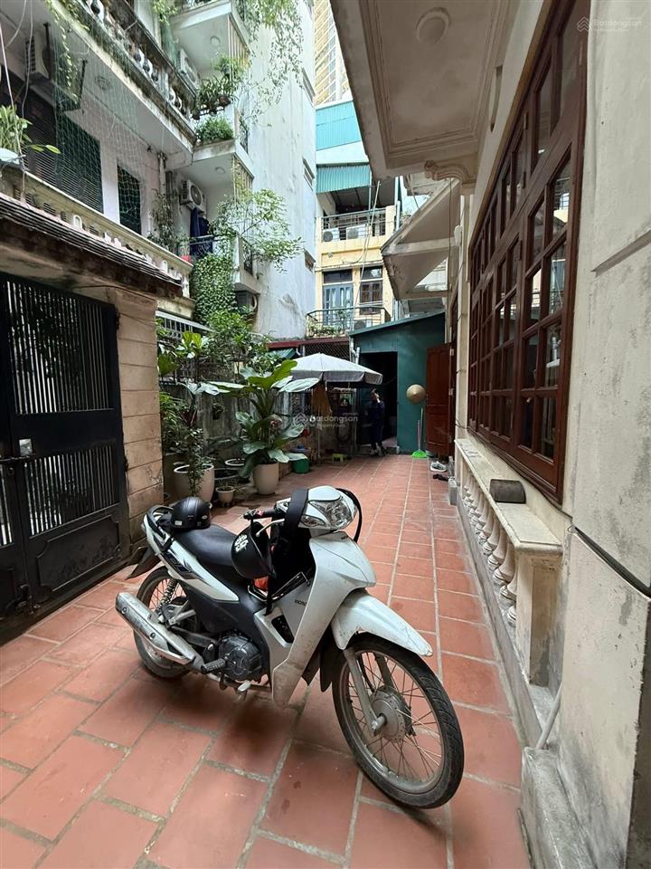 Bán đất tặng nhà phố cầu giấy, vị trí độc tôn. 15m ra ôtô tránh, dt145m2 sổ vuông, giá 3x tỷ nhỏ xí