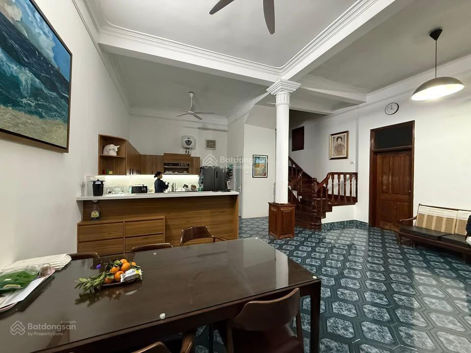 Bán đất tặng nhà phố cầu giấy, vị trí độc tôn. 15m ra ôtô tránh, dt145m2 sổ vuông, giá 3x tỷ nhỏ xí