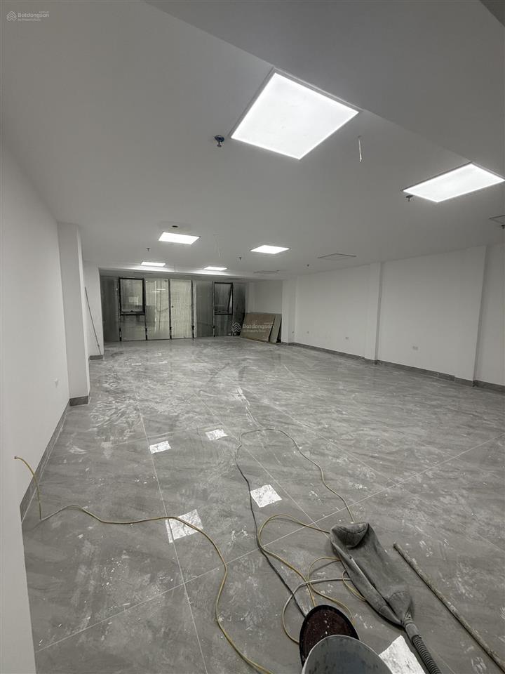 Bán tòa nhà văn phòng cao cấp  đường lê đức thọ, dt 130m2 x 11t  doanh thu 3,5 tỷ / năm