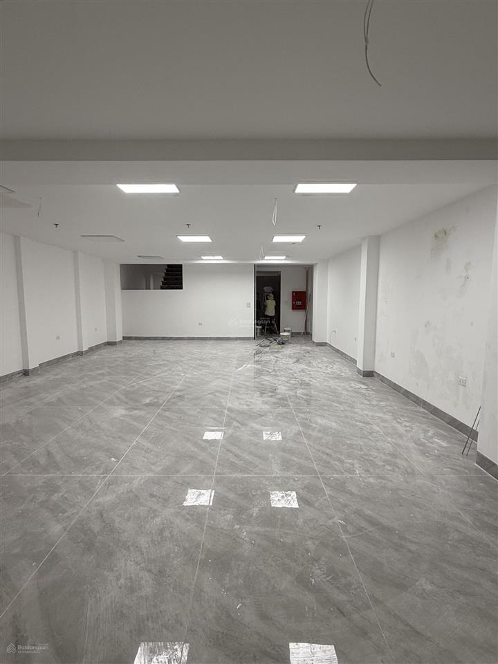 Bán tòa nhà văn phòng cao cấp  đường lê đức thọ, dt 130m2 x 11t  doanh thu 3,5 tỷ / năm